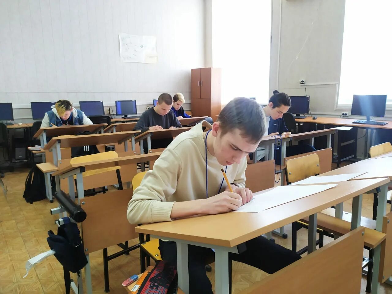 календарь техникума. школа набросок здание. школа рисунок. план-график учебного процесса. зарисовки зданий.