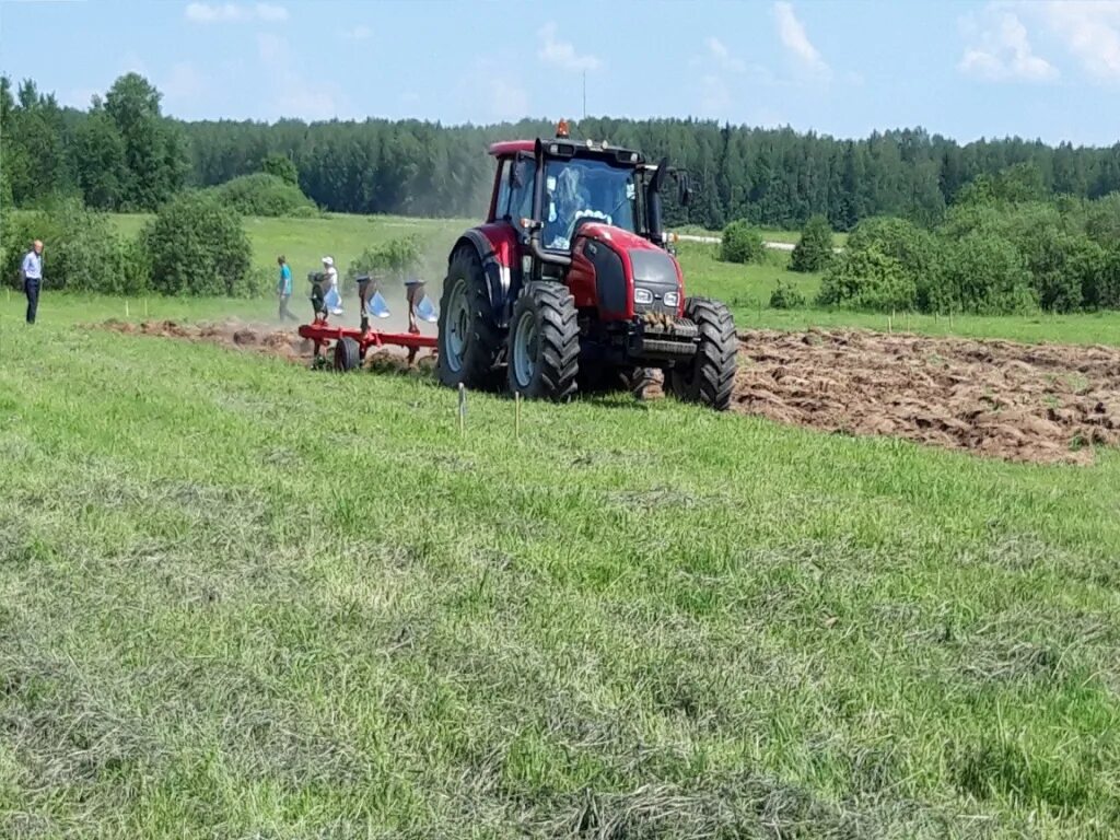 агро пахарь. машина в поле. пахарь 3 2022. пахарь фото. конкурс пахарей 2021.