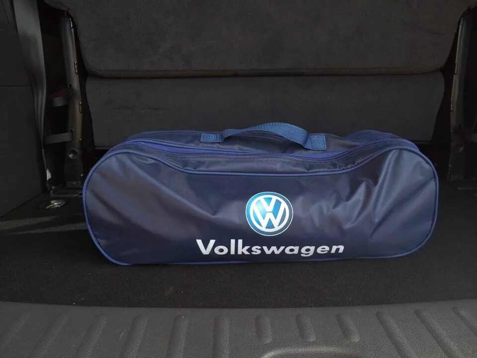 Volkswagen дорожная. Сумка автомобилиста Фольксваген Туарег. Сумка VW sbf1e. Автосумки в багажника Volkswagen. Сумка в багажник VW GTI.