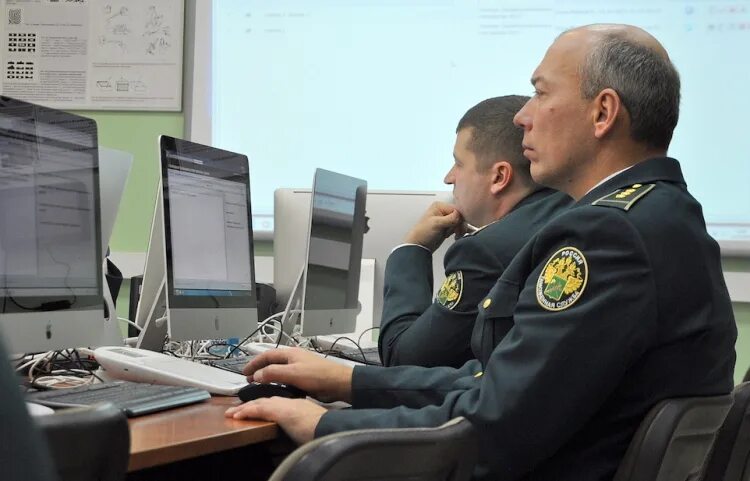 Мордовский таможенный пост, саранск. Старший инспектор таможенной службы. Старший инспектор таможенной службы. Гродненская региональная таможня. Форма таможни.