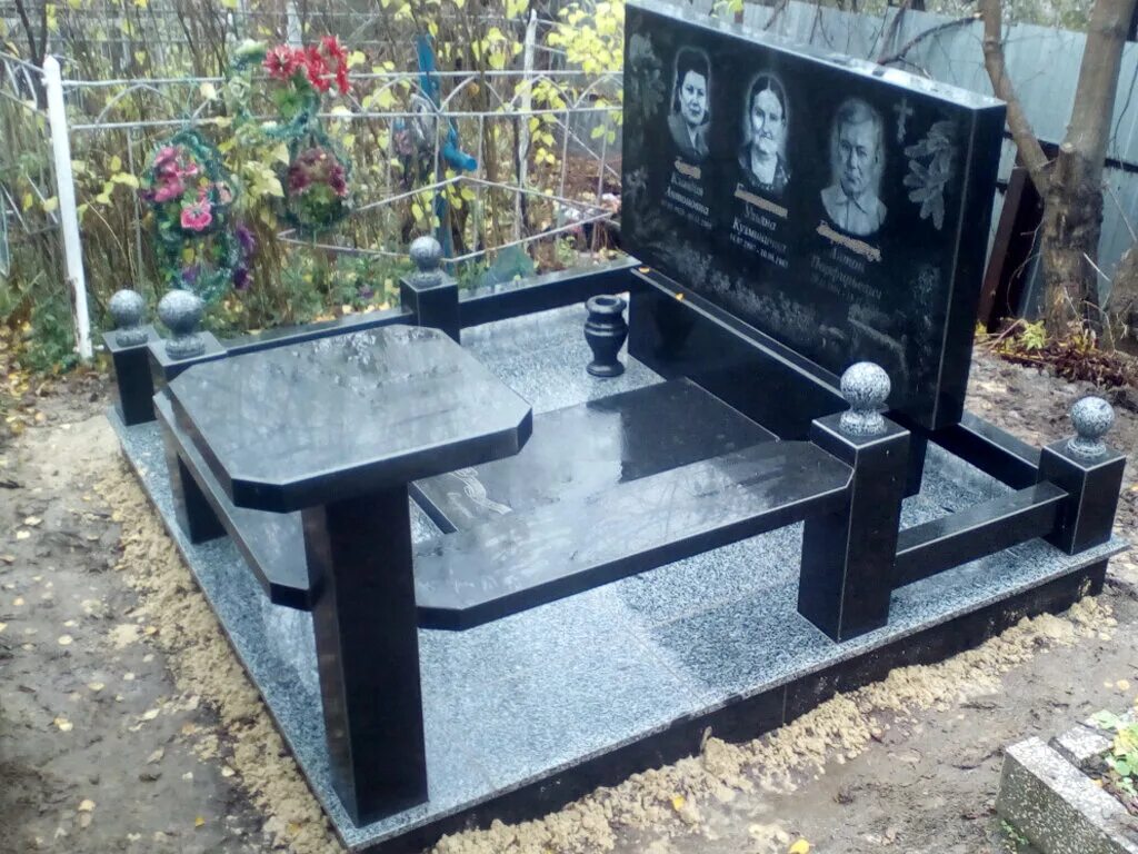 благоустройство мест захоронения. благоустройство могилы на кладбище тамбов. мраморная плитка на кладбище. благоустройство могил тротуарной плиткой. керамогранитная плитка для могилы.