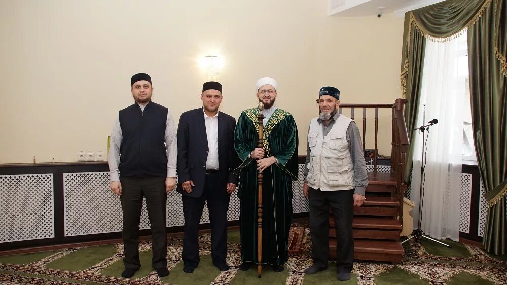 мечеть ометлелэр казань. муфтий казани. имамы мечети казани. имам мечети ометлелэр казань. алан хазрат казань.