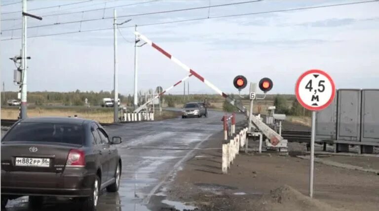 Ж д переезд штраф. Железнодорожный переезд сша. жд переезд сша. жд переезды в америке. рейд на жд переездах.