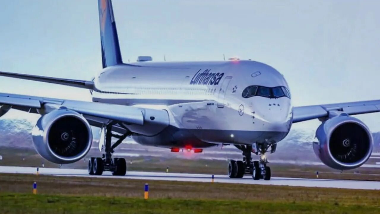 Jumbo jet. Джамбо Джета Боинг. Трап джамбо Джет. Джамбо Джет вмещает.