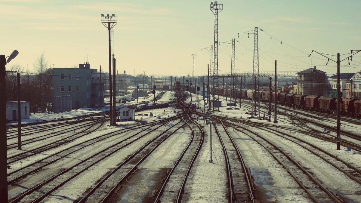 российские поезда. железнодорожный локомотив. барановичи ржд. электровоз эп1м 001. 2тэ35а магистральный тепловоз.