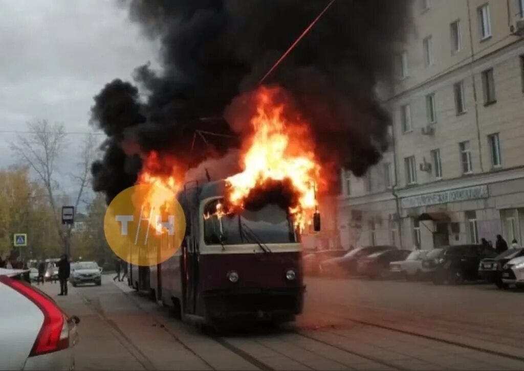 Загорелся трамвай в Нижнем Новгороде. Сгорел трамвай в Нижнем Новгороде.