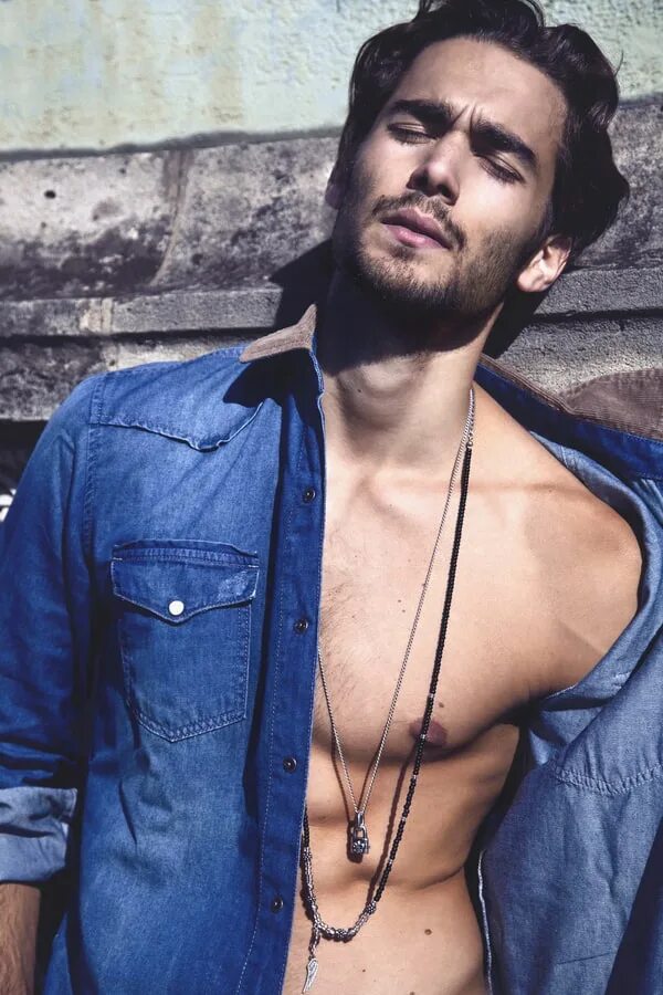 Spanish guys. Nicolas simoes модель. nicolas simoes торс. nicolas simoes молодой. spanish guy.