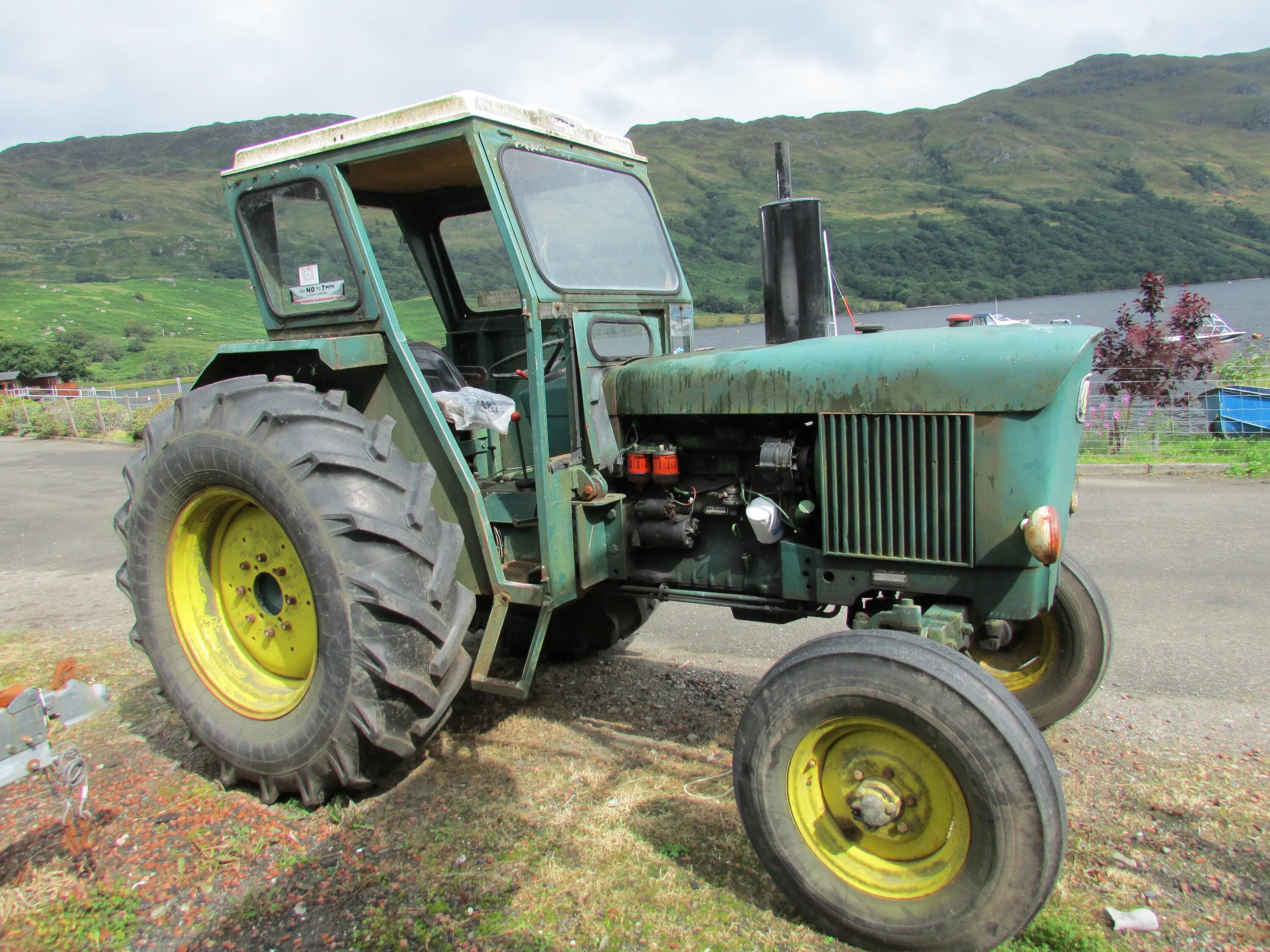 Купить старый трактор. Трактор Джон Дир 1950. John Deere трактор старый. Колесные ретро трактора Джон Дир. John Deere tractor 1980.