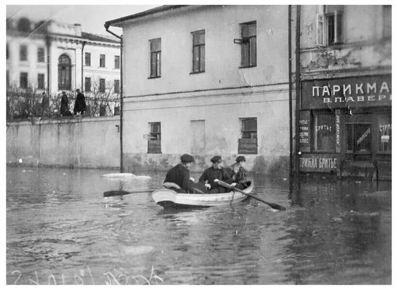Наводнения в москве история. Наводнение 1908 года в москве. Потоп в москве 1908. Наводнения в москве история. Наводнение 1908 года в москве пятницкая улица.