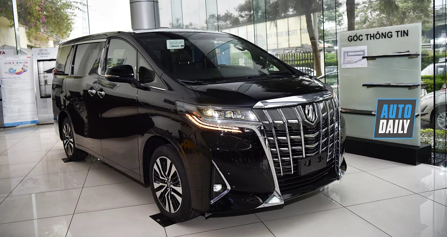 Продажа тойота альфард. Toyota альфард 2019. Toyota минивэн Alphard 2019. Новая Тойота альфард 2019. Чёрная Тойота альфард 2019.