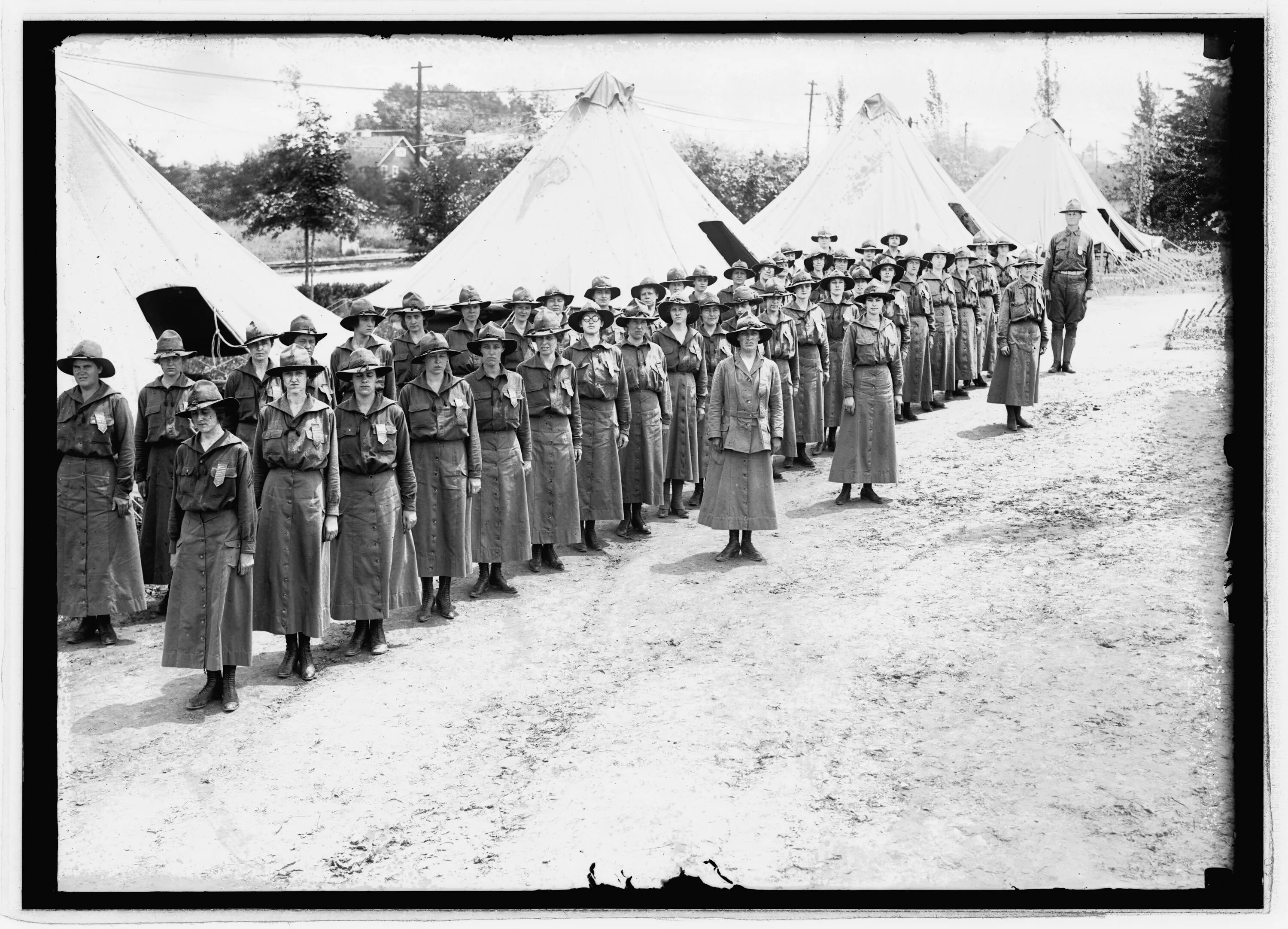 Лига защиты Индии май 1933 года. 1916 Women. Established 1916 in Washington d c. Camp defense