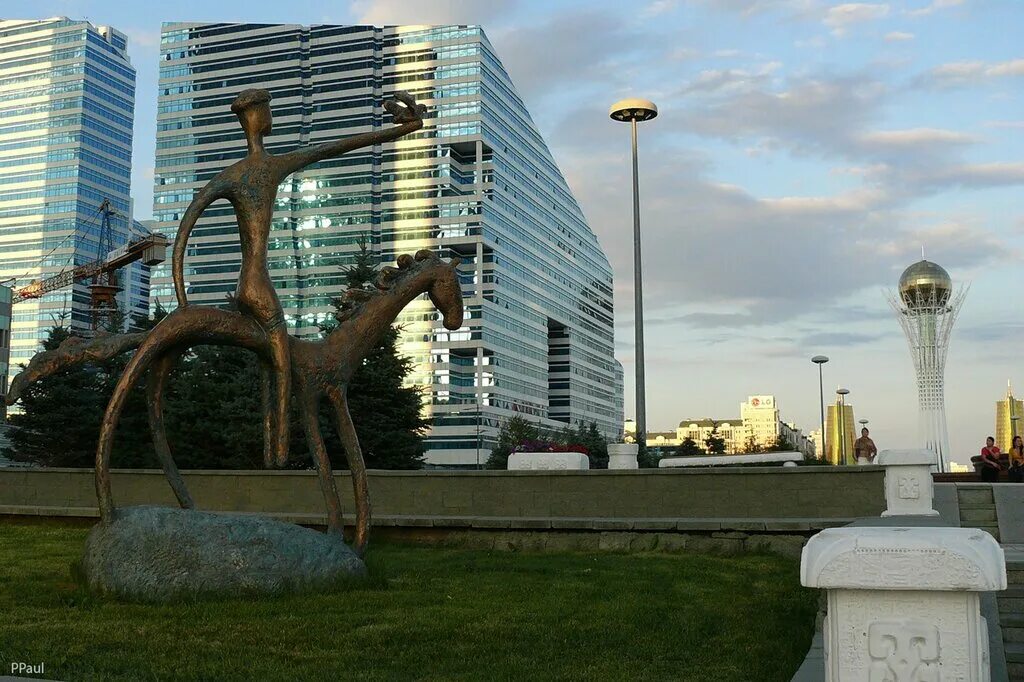 Ан астана. Водно-зеленый бульвар Астана. Астана статуи. ЖК на водно зеленом бульваре Астана. Современные скульпторы Казахстана-Астаны.