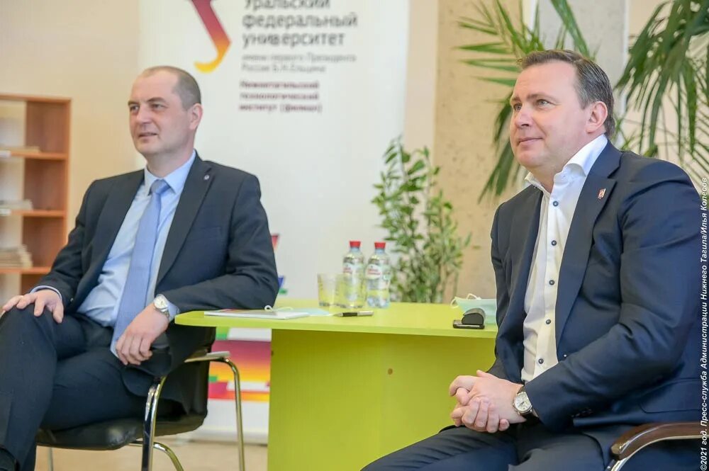 Глава города нижний тагил владислав пинаев. Пинаев владислав юрьевич нижний. Пинаев и мирзоев друзья нижний тагил. Пинаев и мирзоев друзья нижний тагил. Пинаев владислав юрьевич нижний тагил семья.