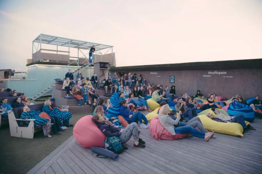 Кинотеатр на крыше. Кинотеатр на крыше томск. Уличный кинотеатр. Rooftop cinema club. Кинотеатр на крыше санкт-петербург.