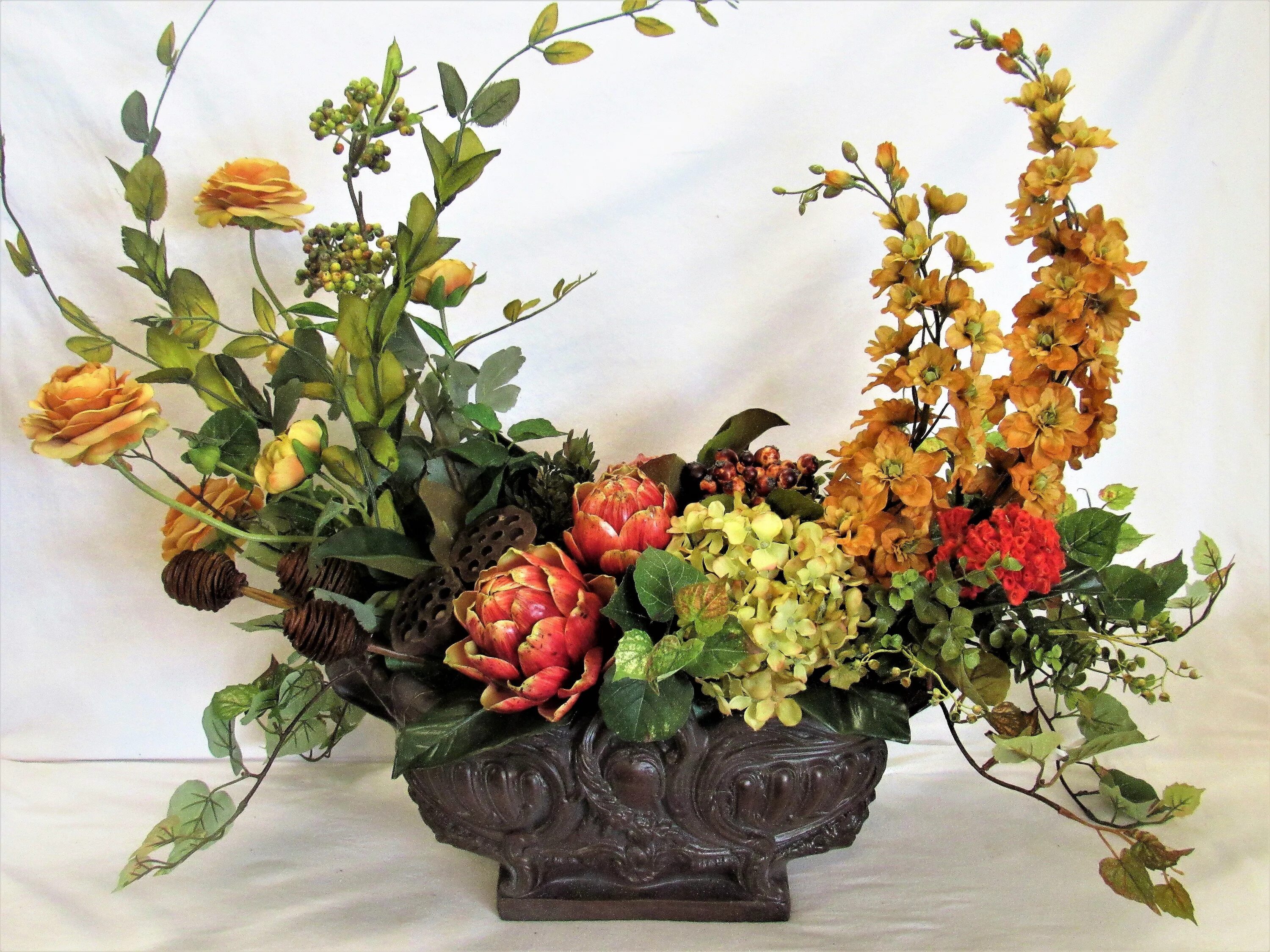 Какие существуют стили флористических композиций. Морибана Икебана. Букет в вегетативном стиле. Вегетативный стиль во флористике. Композиции из искусственных цветов.