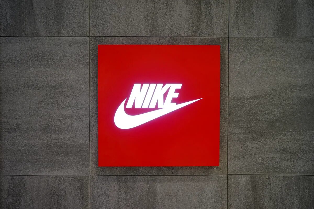 Nike com 1. Nike, Inc.. Картинки найк. Найк лого. Nike vs Puma.