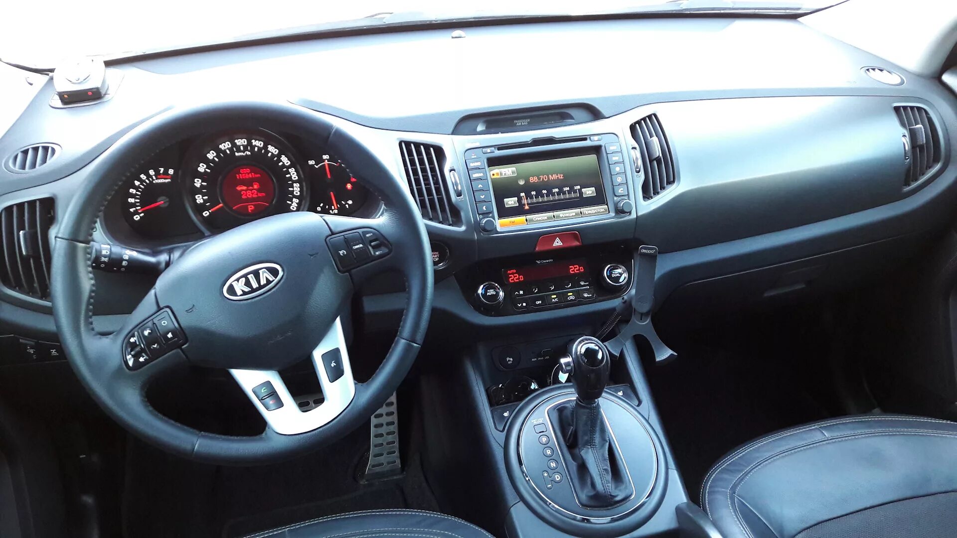 Купить в салоне спортейдж. Kia Sportage 2012 Interior. Kia Sportage 3 2012 салон. Kia Sportage 2014 комплектации Престиж. Kia Sportage 2012 салон.