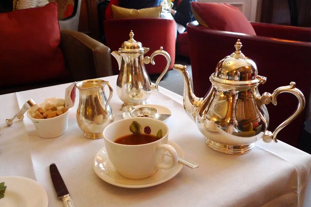 Английский чай. Английское чаепитие. Чайная церемония в Великобритании. Традиционный английский чай. После обеда подали чай