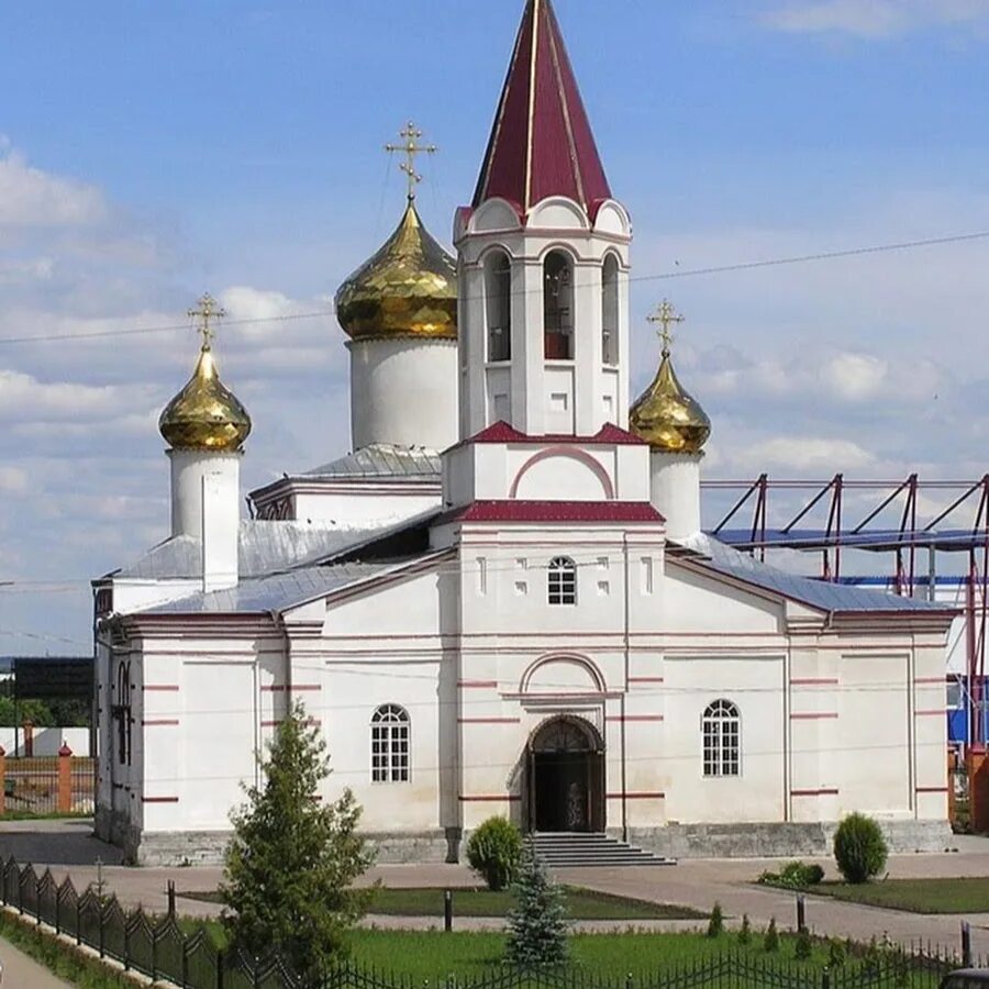 Серебряные пруды. Знаменский храм серебряные пруды. Пгт серебряные пруды Московская область. Рабочий посёлок серебряные пруды Московская область. Посёлок городского типа серебряные пруды.