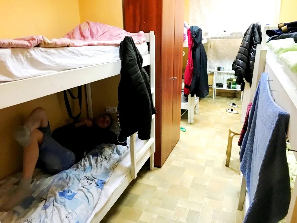 Общежитие 100 рублей. Общежитие 100 рублей. Общежитие 100 рублей. Яхрома ул профессиональная д. Хостел 100 рублей.