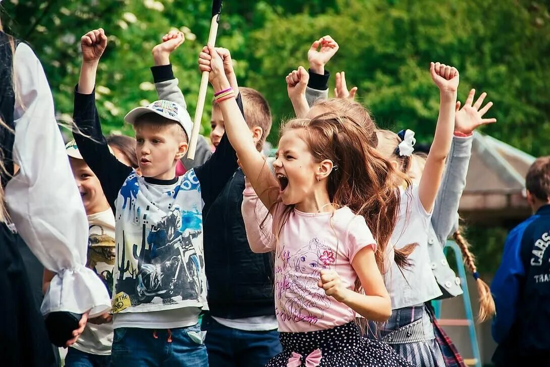 Аниматоры на улице. Детское мероприятие. Детские мероприятия. Праздничные мероприятия для детей. Дети праздник.