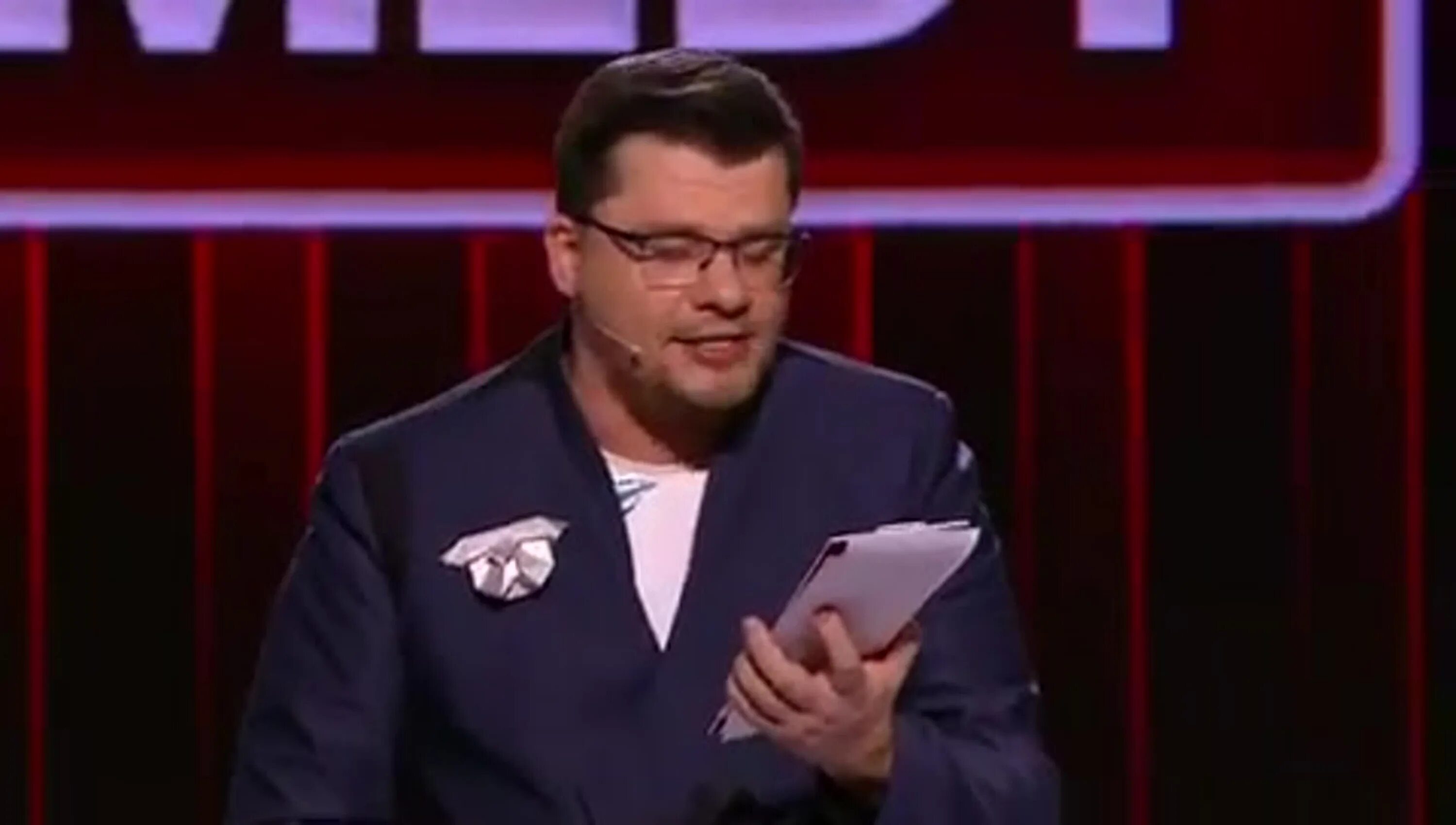 Харламов камеди клаб 2024. Камеди клаб гарик харламов. Олигарх и водитель камеди. Гарик харламов камеди. Гарик харламов камеди.