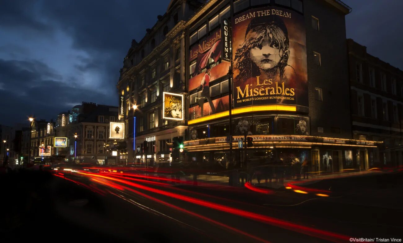 London&#039;s west end. Театр шафтсбери лондон. район лондона вест энд. театр вест энд лондон. west end london достопримечательности.