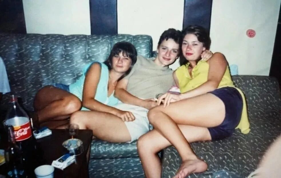 Реальное сестра не постановочное. Беспризорники девяностых. Сюжетные фото. Реальное сестра не постановочное. Нашей сестре.