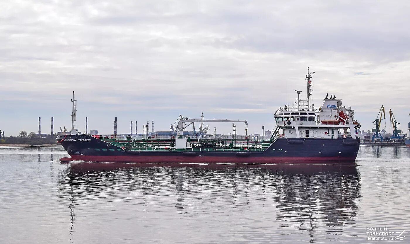 Танкер норд ист. Газпромнефть норд вест бункеровщик. Бункеровщик норд-вест. Газпромнефть норд-ист судно. Gazpromneft nord.