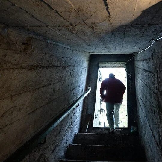 душевая в подвале общежития. общежитие внутри коридор. коридор общежития. подвал аватарка. цокольных этажей общежития.