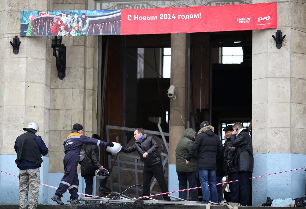 Взрыв в Волгограде на вокзале 29.12.2013. Теракт в Волгограде вокзал. Взрыв на ЖД вокзале в Волгограде. Теракт в Волгограде 2013 вокзал. Теракт в холе