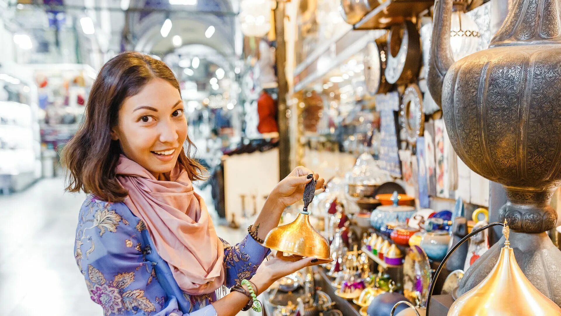 Turkey shop. Гранд базар Стамбул. Гранд базар Стамбул продавцы. Рынок в Стамбуле Гранд базар. Стамбул шоппинг.