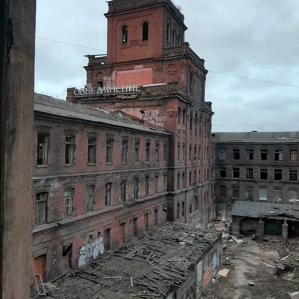 Завод красный треугольник в Санкт-Петербурге. Красный треугольник Санкт-Петербург заброшенный завод. Красный треугольник Санкт-Петербург набережная Обводного канала. Завод красный треугольник в Санкт-Петербурге заброшка. Депо наб обводного канала 118ау