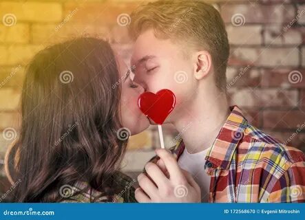 Поцеловалась с другом