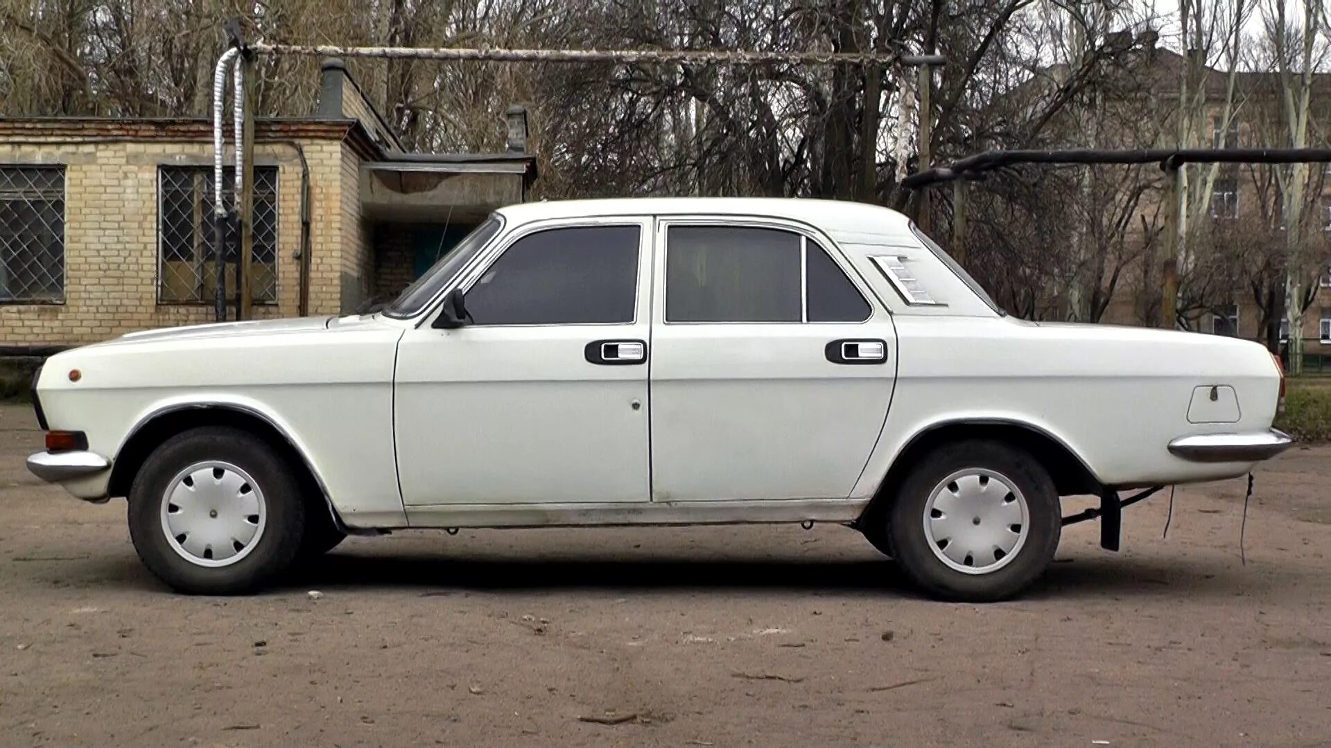 Волга ГАЗ 24 10 белая. ГАЗ-24-10 сбоку. Volga 2410 ГАЗ. ГАЗ 2410 сбоку. Газ 2410 3110