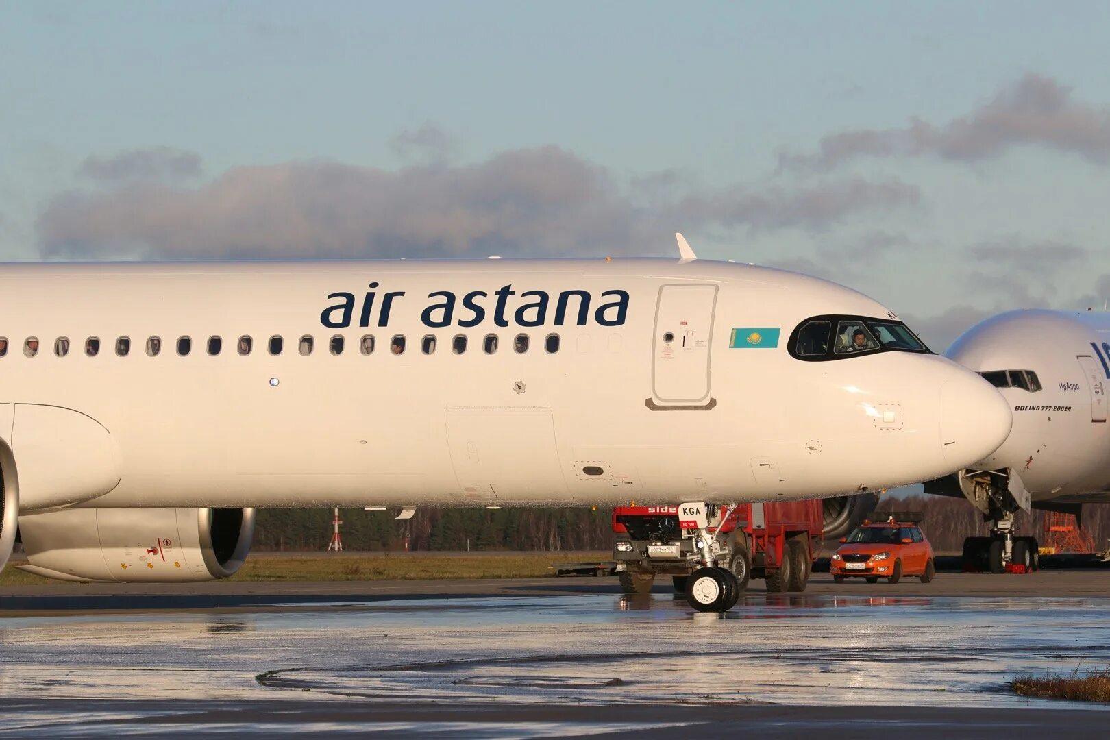 Айр казахстан. Air Astana самолеты. Эйр Астана (Air Astana). Air Astana в Домодедово. Самолёты Эйр Астана фото.