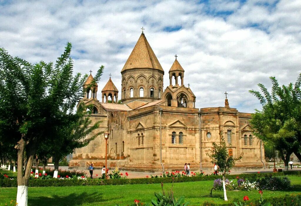 Церковь эчмиадзин в армении фото The Ancient Land of Armenia Armenia, Armenia travel, Arch building