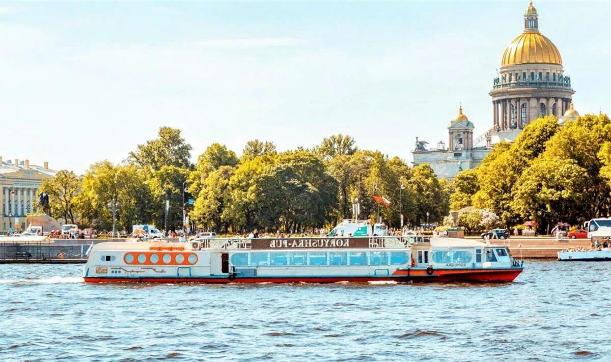 Кораблики спб цена. Речные прогулки по Неве в Санкт-Петербурге. Питер теплоходные экскурсии. Теплоход на Неве Питер.