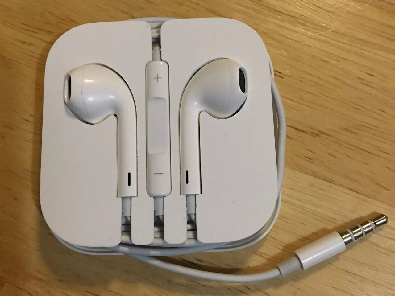 Наушники iphone 3.5. Apple Earpods 3.5. Наушники Apple Earpods 3.5мм. Наушники Apple Earpods последняя версия. Iphone 5 and Earpods.