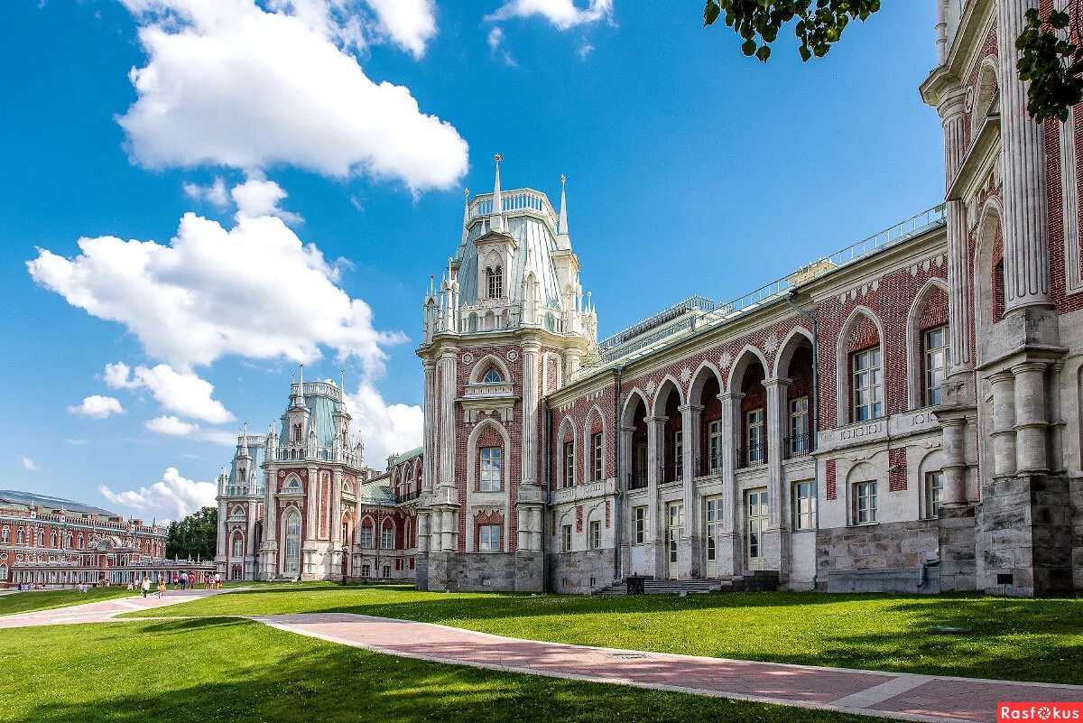 The tsaritsyno palace complex is. Большой царицынский дворец казаков. И. Усадьба царицыно баженов. Баженов).