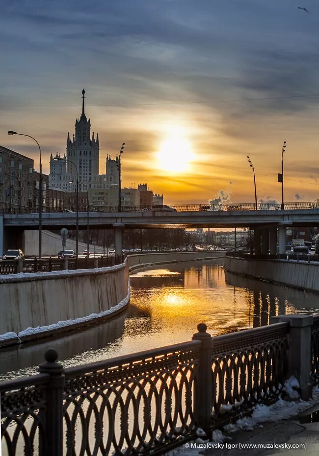 Доброе утро москва. Утро в Москве. Утро в городе Москва. Москва утро Весна.