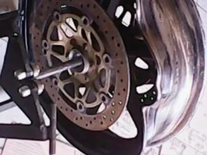 Как выровнять колесо на мотоцикле