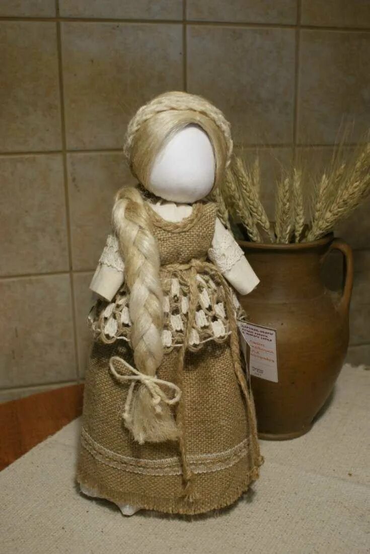 Мотанка из мешковины. Куколка тряпичная мотанка. Народная кукла богатушка. Куклы своими руками мешковины. Кукла мотанка из мешковины.