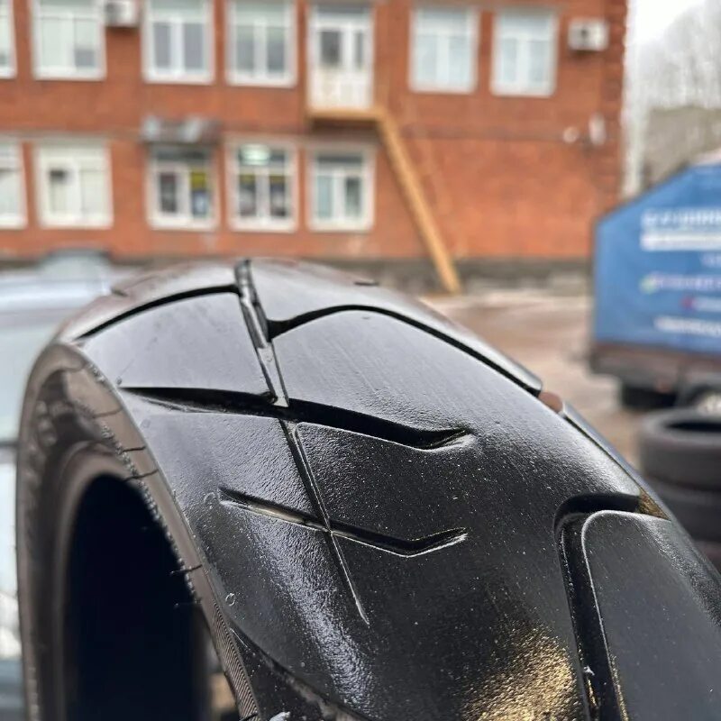 колобок на колесах. фигуры из шин для сада. поделки на участок. поделки для сада своими руками. колобок шины.