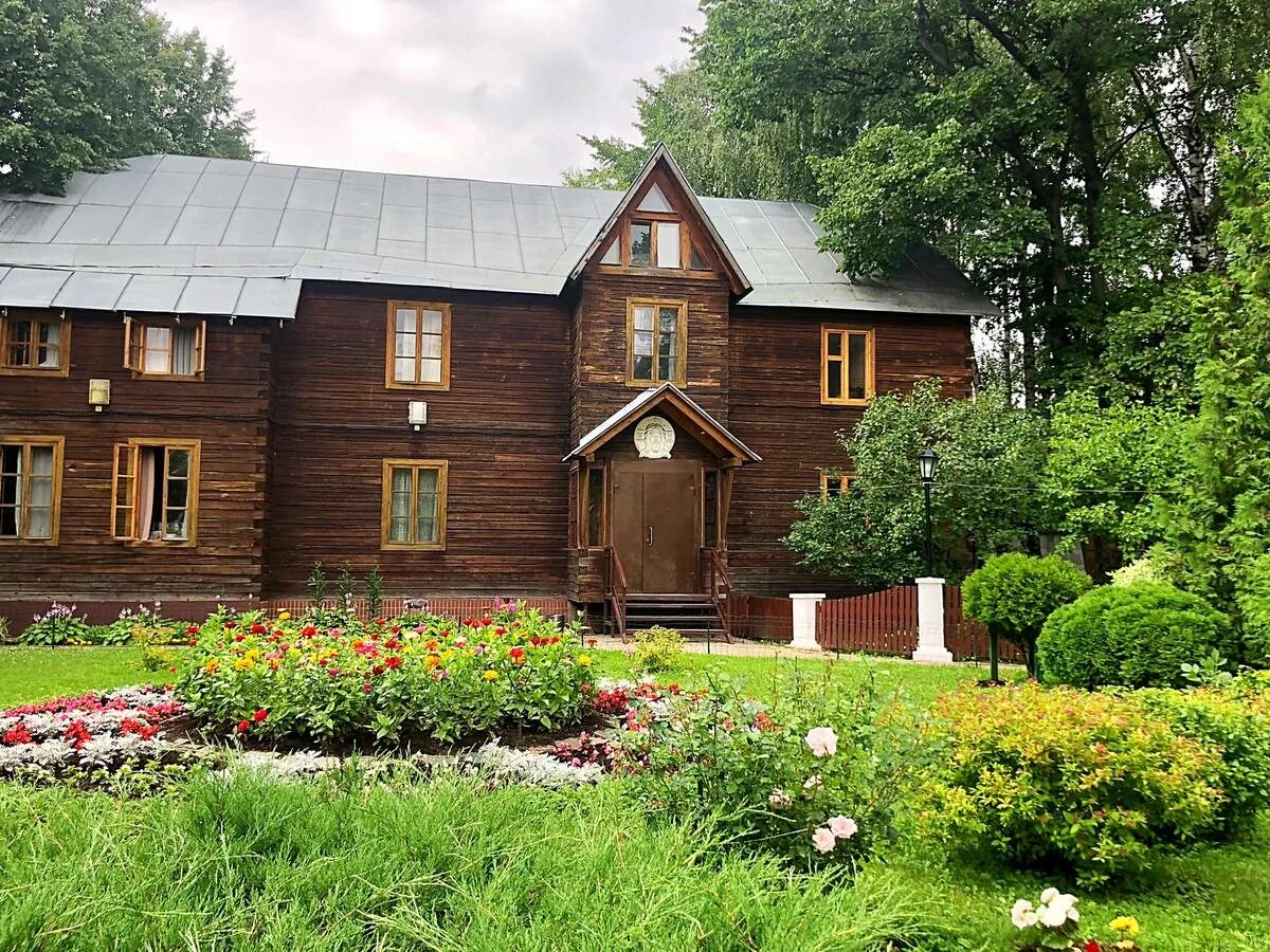 Владелец загородного дома. Дом-усадьба Торлецких. Усадьба Терлецких в Гиреево. Усадьба старое Гиреево. Усадьба Торлецких Новогиреево.