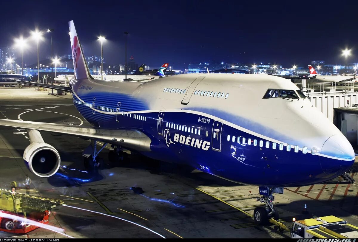 Jumbo jet. Боинг 747 Дримлайнер. Самолет джамбо 747. Боинг джамбо 747. Самолет Боинг 747 джамбо.