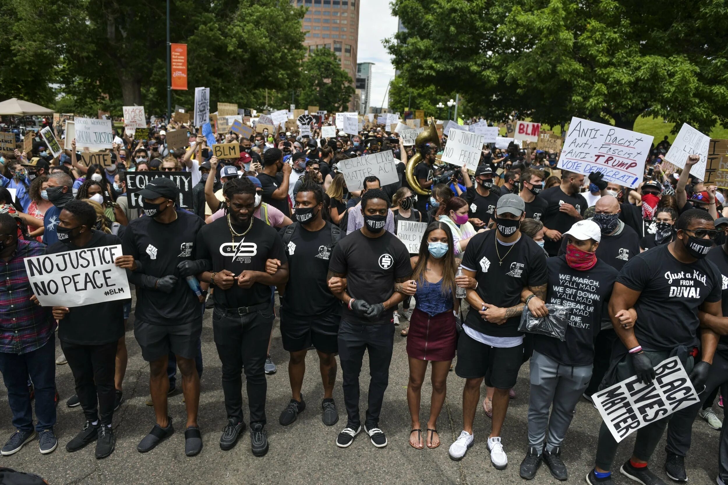 Движение митинга. Протесты блм в США. Blm движение в США. США Black Lives matter. Движение Black Lives matter.