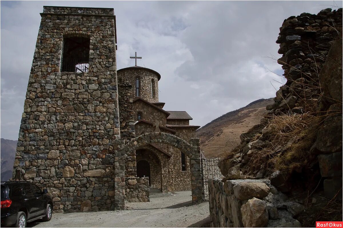 Аланский монастырь фиагдон. Монастырь в северной осетии. Монастырь в северной осетии. Аланский монастырь фиагдон. Монастырь в северной осетии.