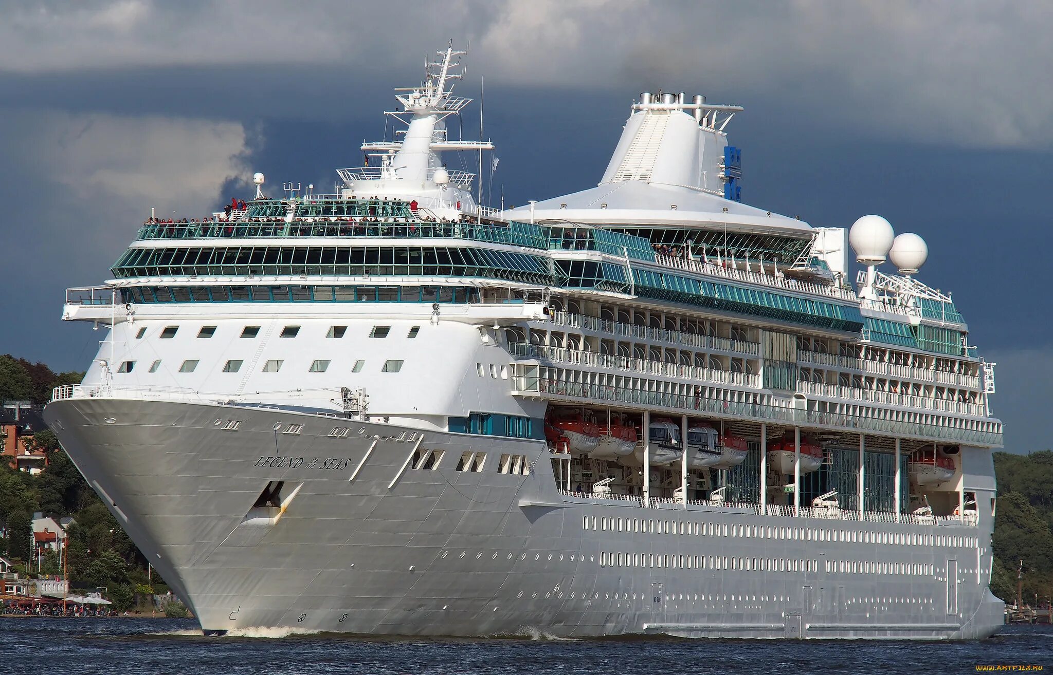 Passenger ships. Теплоход круизный лайнер. Круизный лайнер "Discovery".