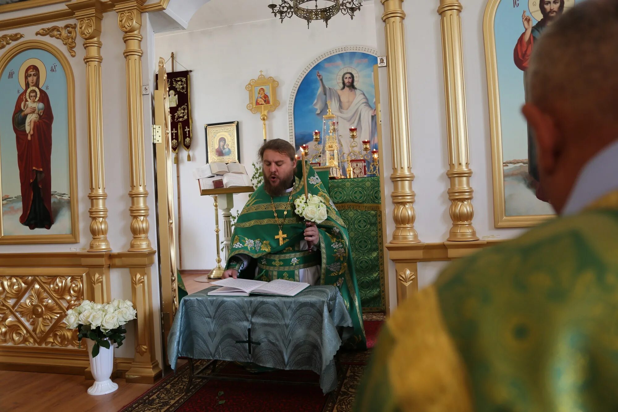 вельяминово храм преображения господня настоятель. поселок коммунарка храмы в. новомучеников и исповедников российских в коммунарке. храм в коммунарке. храм святых новомучеников в коммунарке.